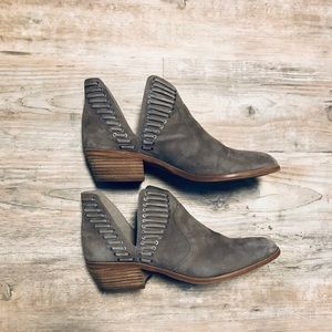 Vince Camuto Size 11 Pevista Booties